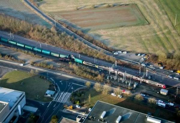 collision-entre-un-train-de-passagers-et-un-convoi-de-marcha_3080152.jpeg