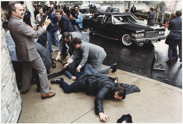 1280px-Photograph_of_chaos_outside_the_Washington_Hilton_Hotel_after_the_assassination_attempt_on_President_Reagan_-_NARA_-_198514.jpg
